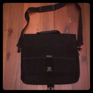 Black Targus laptop bag